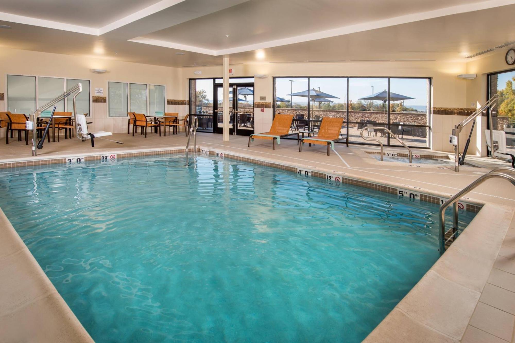 Courtyard By Marriott Shippensburg Hotel Buitenkant foto