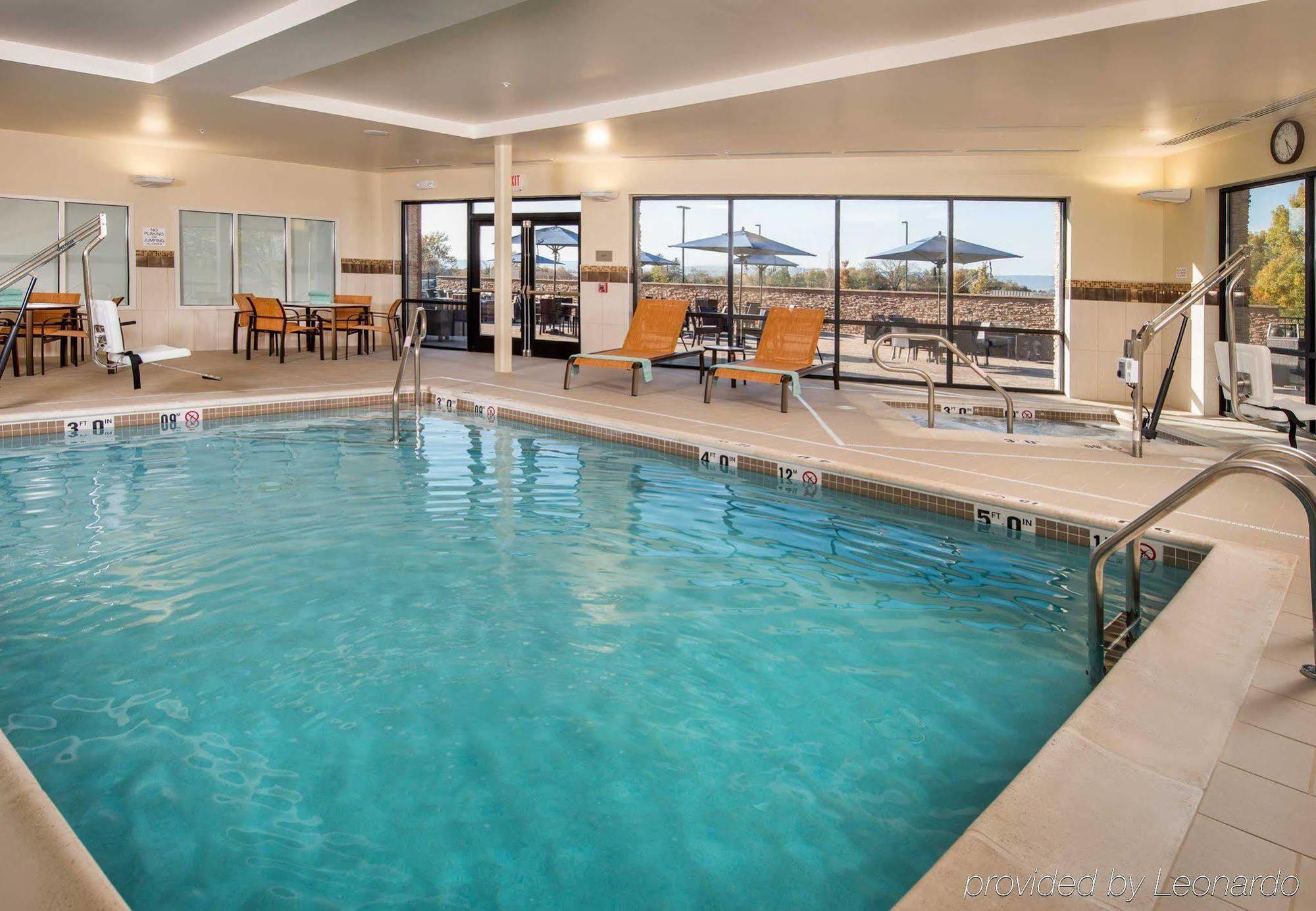 Courtyard By Marriott Shippensburg Hotel Buitenkant foto